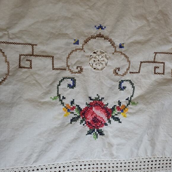VTG Embroidered Cross Stitch Linen Tablecloth 112x64 White Crochet Edge Handmade - Picture 10 of 16